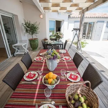 Prázdninový dům Charmant Sur Front De Mer Avec Piscine Sainte-Marie-de-Ré