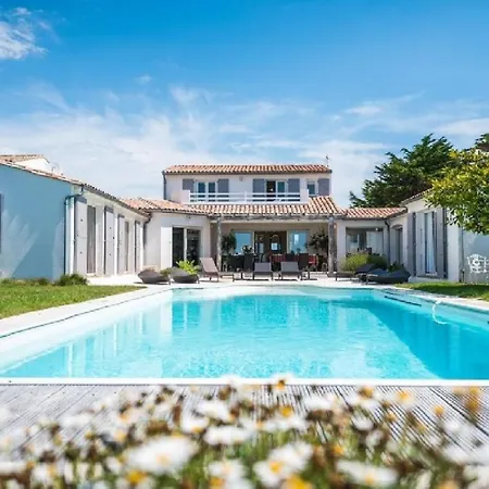 Prázdninový dům Charmant Sur Front De Mer Avec Piscine *