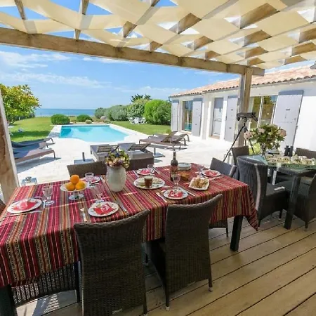 Charmant Sur Front De Mer Avec Piscine *
